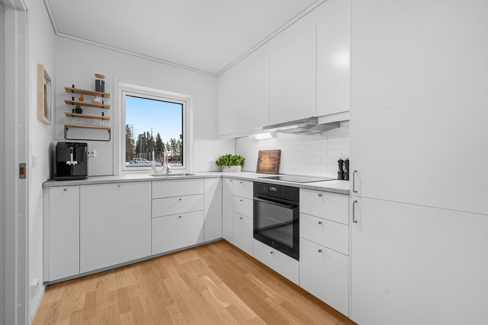 For økt sikkerhet er kjøkkenet utstyrt med komfyrvakt og waterguard. Galleribilde