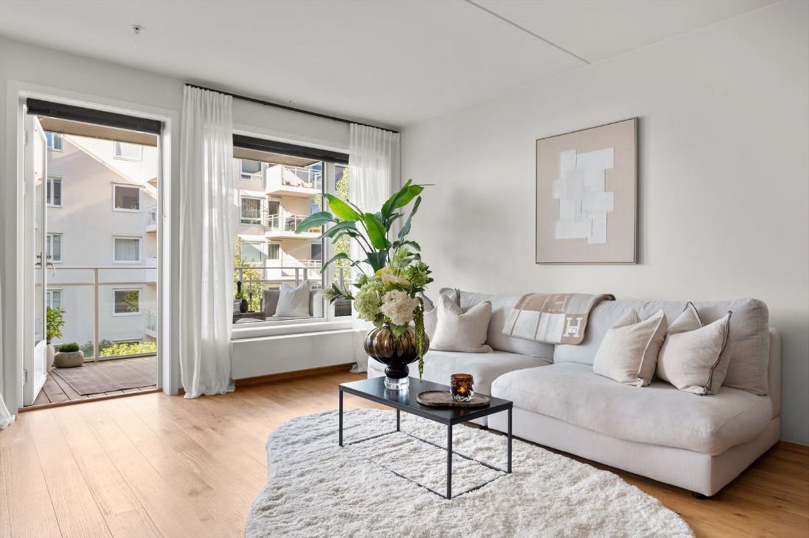 Utgang til hyggelig balkong Galleribilde