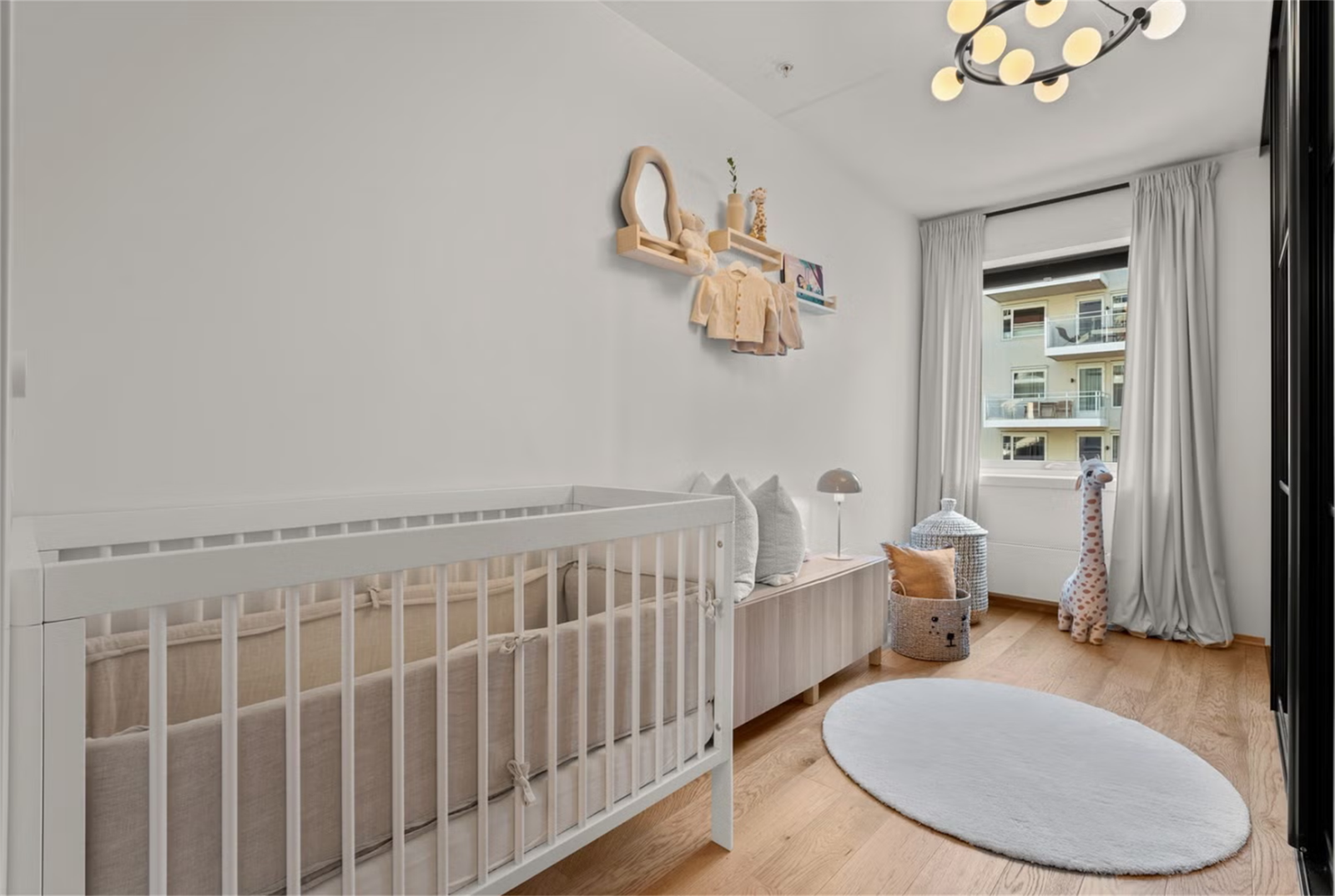 Det andre soverommet passer utmerket til barnerom, kontor eller gjesterom. Galleribilde