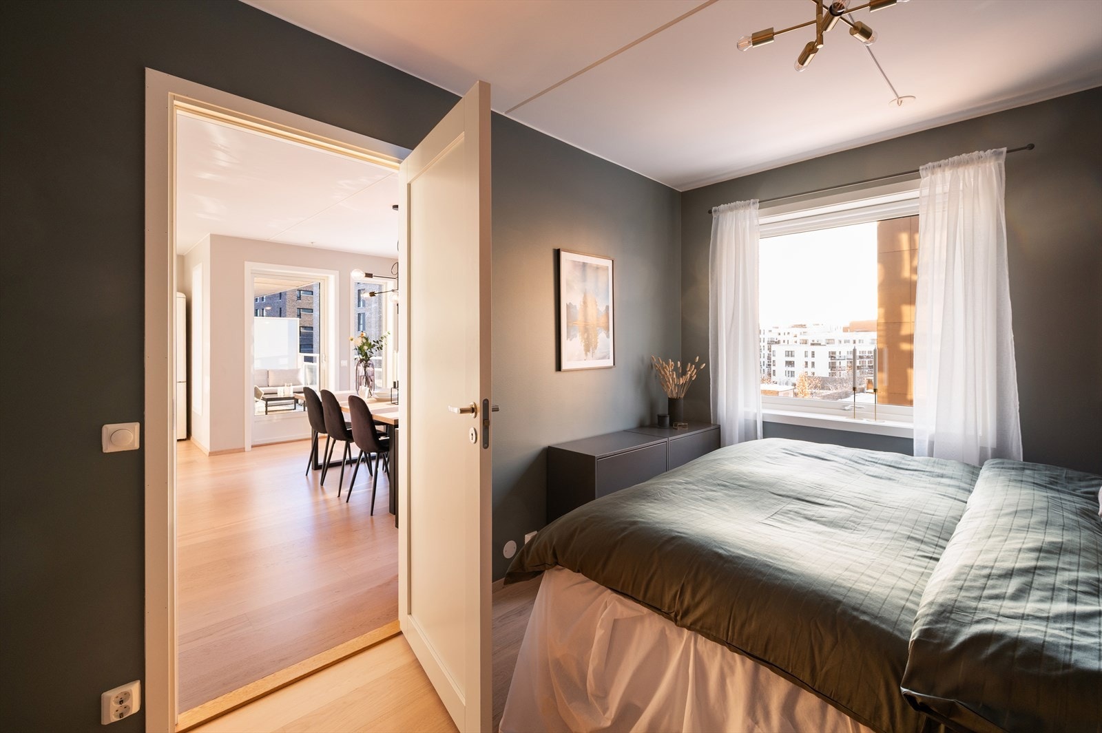 Soverommet er malt i en lun og behagelig fargetone. Galleribilde