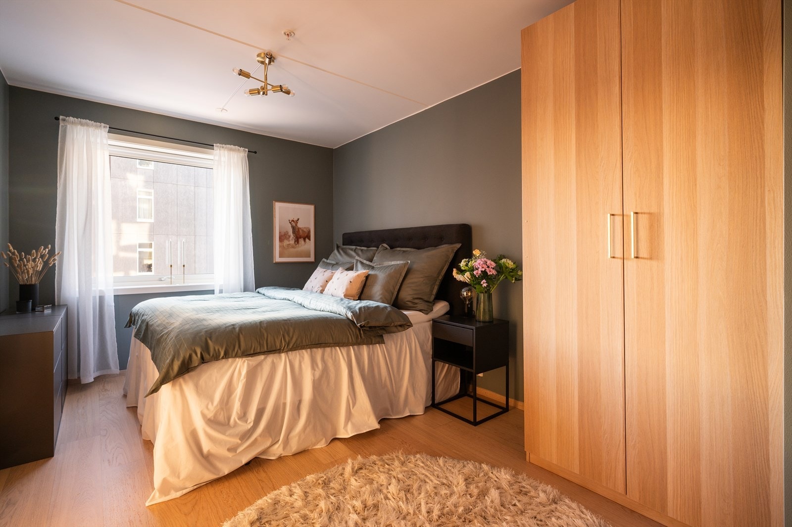 Hovedsoverom med adkomst via stuen. Galleribilde