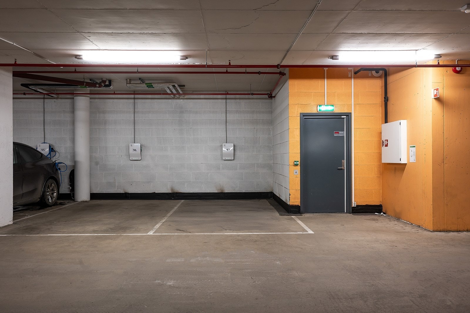 Det medfølger garasjeplass (nr. 97) med elbillader. Galleribilde