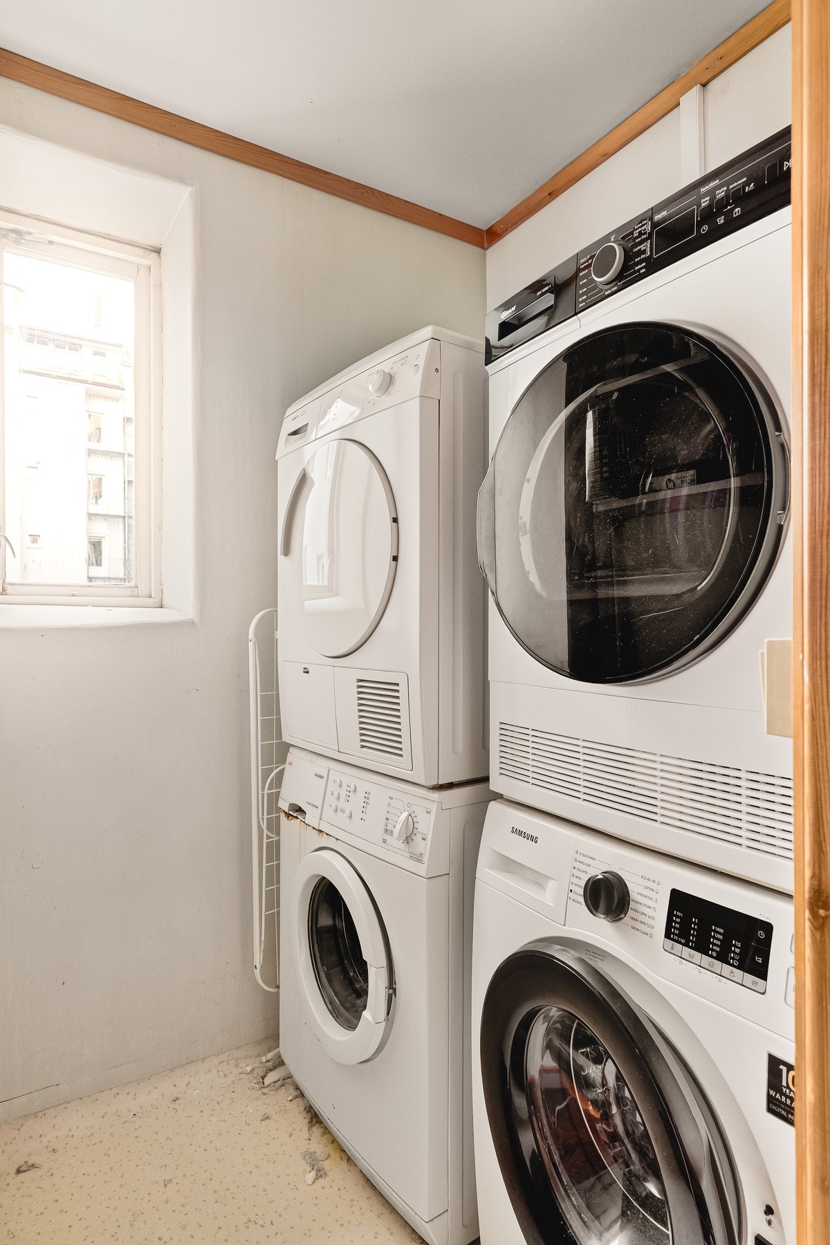 - Videre disponerer leiligheten to eksterne boder i kjeller, samt tilgang til vaskerom i samme etasje som leiligheten (disponeres sammen med nabo leiligheten) - Galleribilde