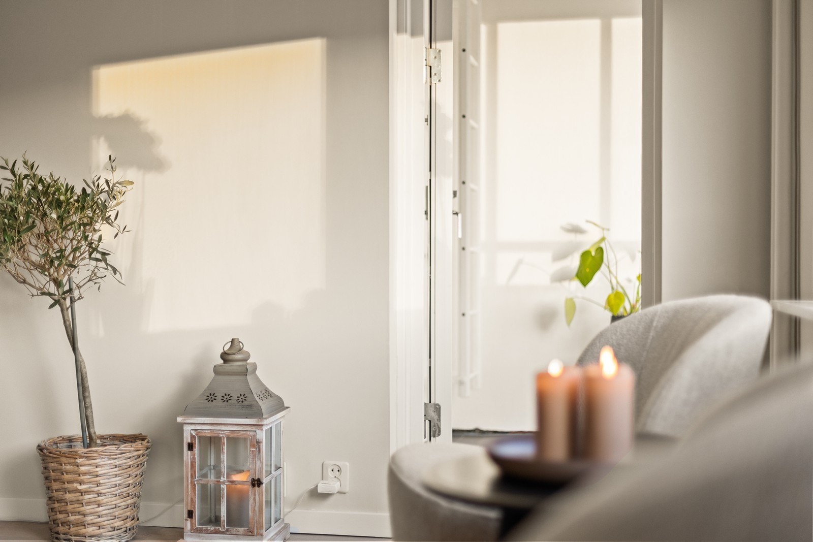 Fra stuen er det direkte utgang til balkongen via en balkongdør med 3-lags glass. Galleribilde