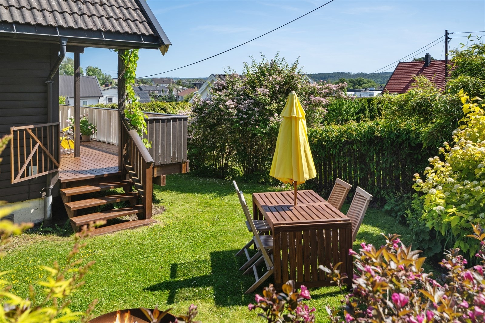 Sommerstemning fra Gamle Tindlundvei 32 Galleribilde