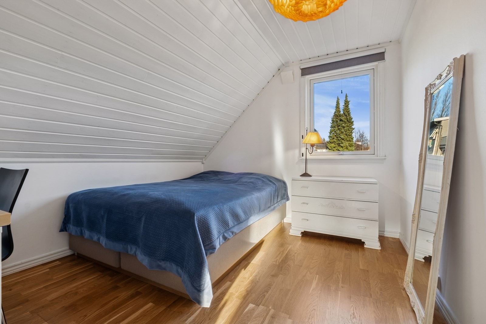 De to andre soverommene passer ypperlig som barnerom eller hjemmekontor Galleribilde