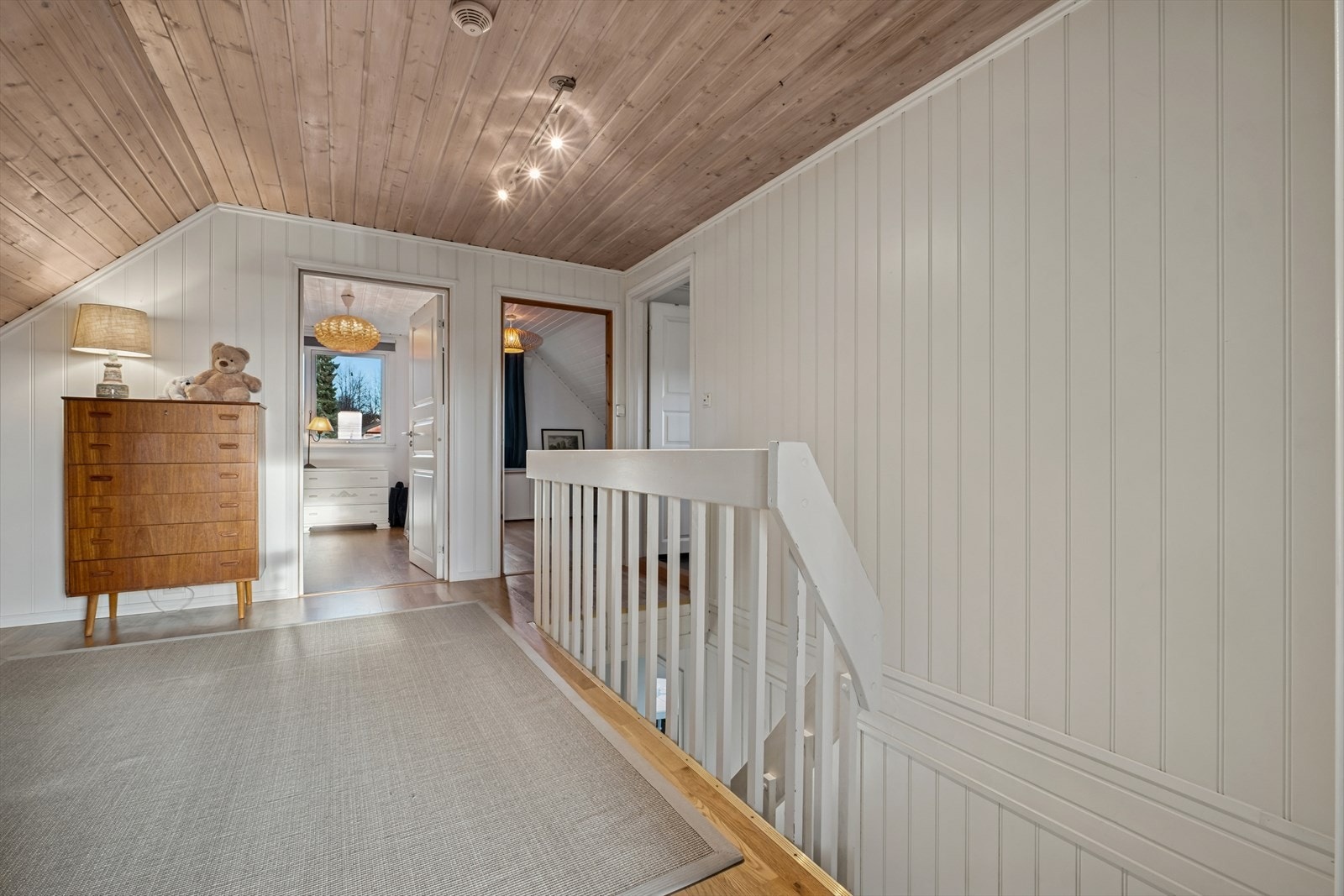 I 2.etasje er det tre soverom. Perfekt for barnefamilien Galleribilde