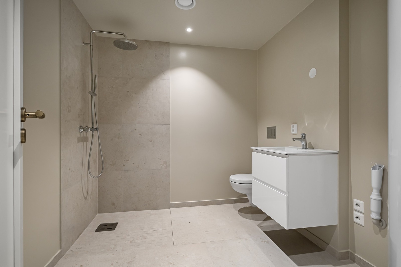 Baderom i underetasjen Galleribilde