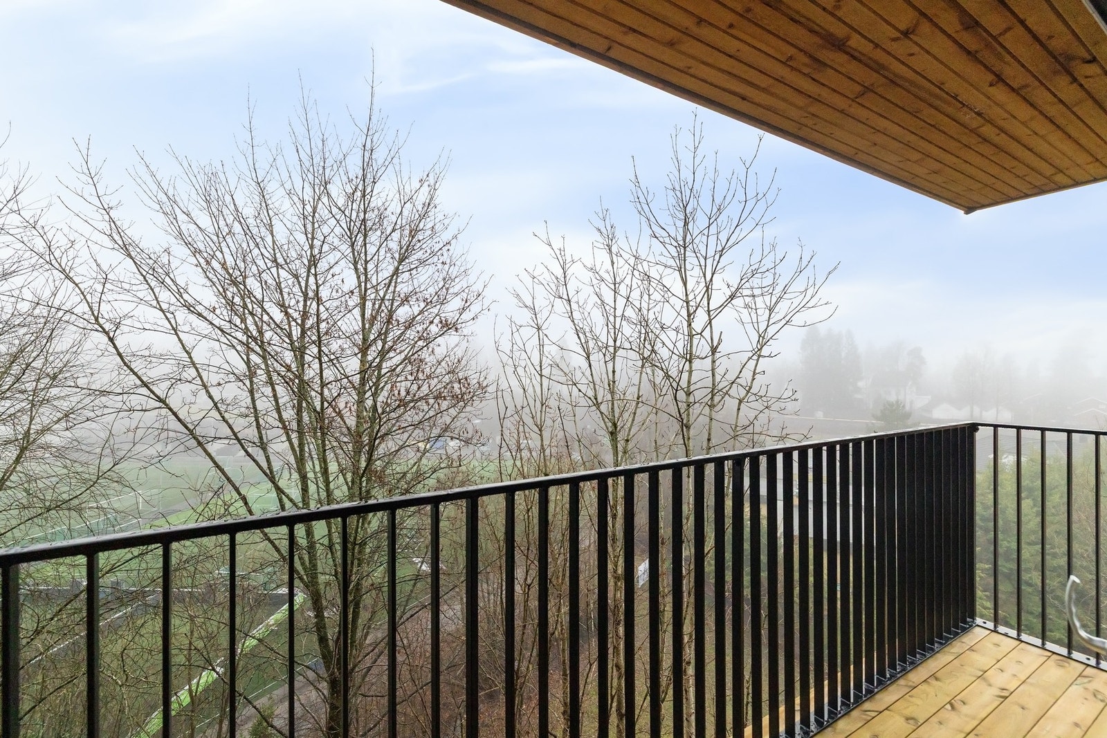 Fra stuen har du utgang til balkong på ca. 5 kvm, og videre adkomst til den store takterrassen via utvendig trapp Galleribilde