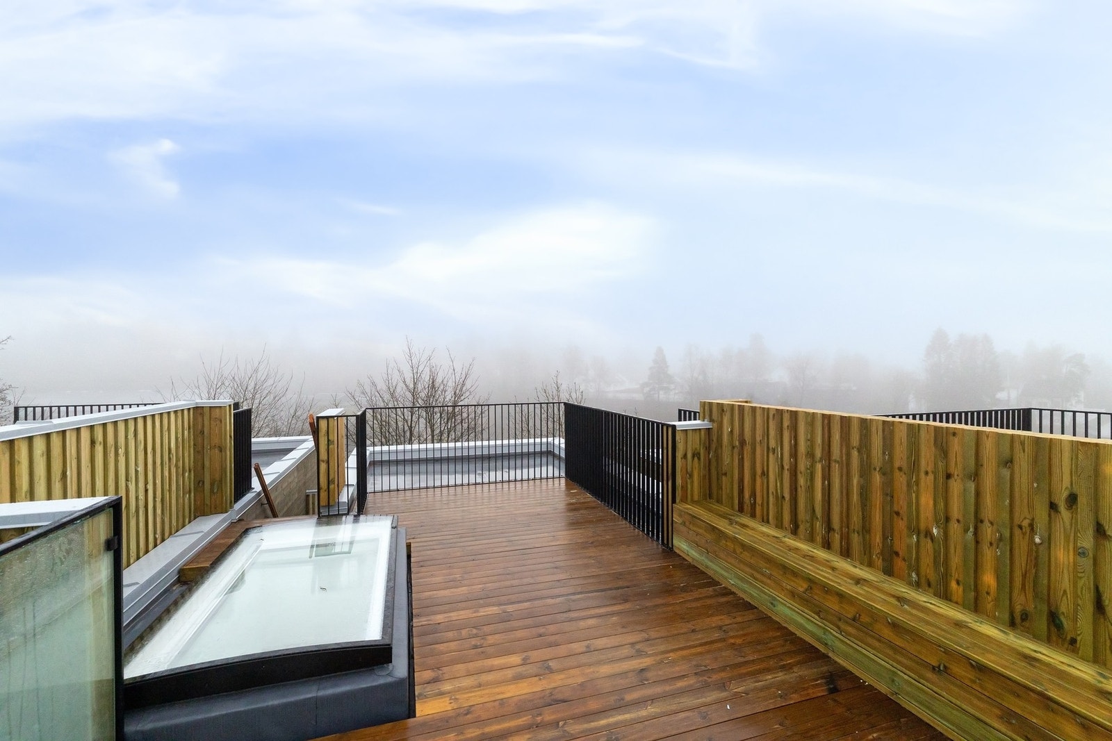 Boligen har en stor takterrasse på hele 25 kvm, med sol fra morgen til sen ettermiddag. Galleribilde