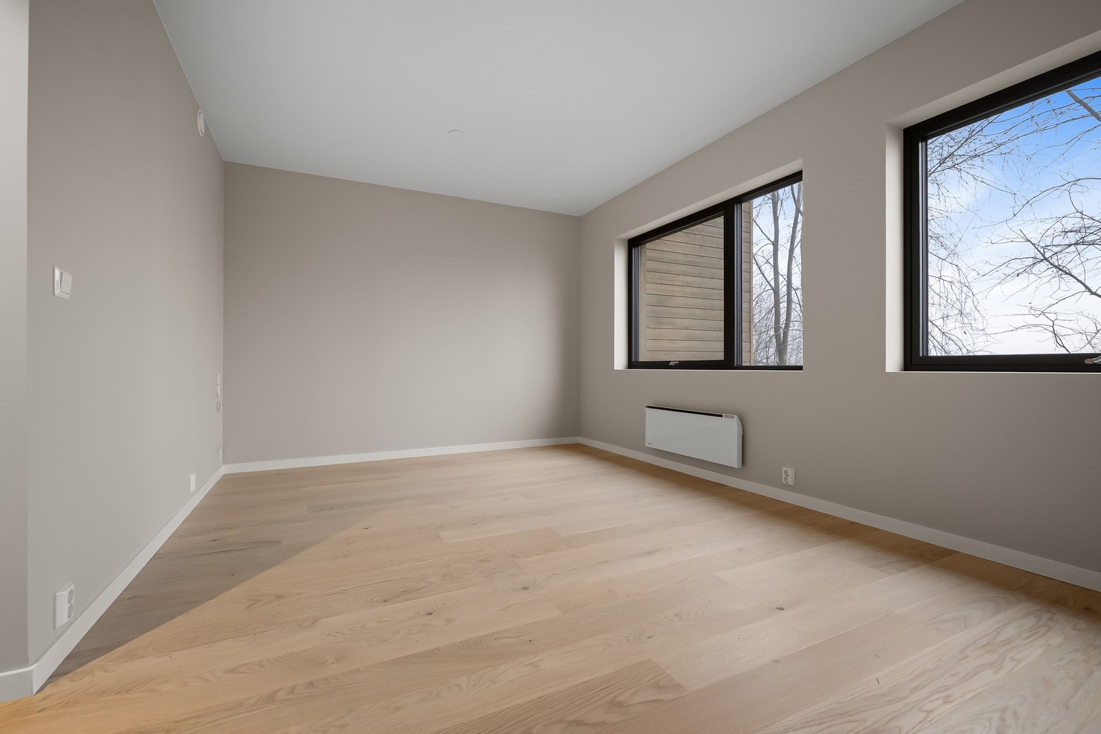 Stor og praktisk kjellerstue, det perfekte lekerommet for barna, tv-rom eller kontor. Galleribilde