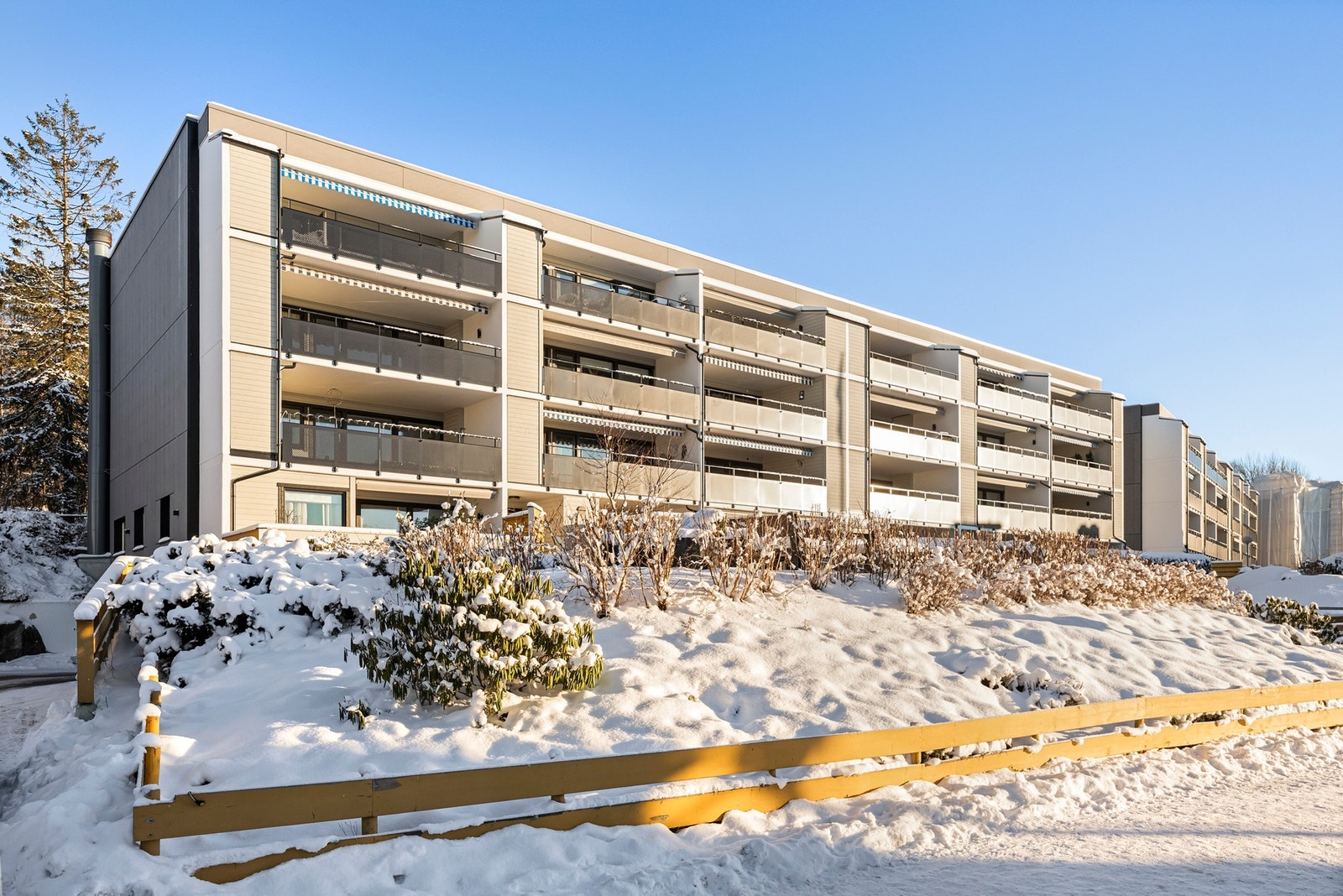 Her bor du skjermet og fredelig til med kort vei til "alt". Den interne beliggenheten er meget god, blant borettslagets beste Galleribilde