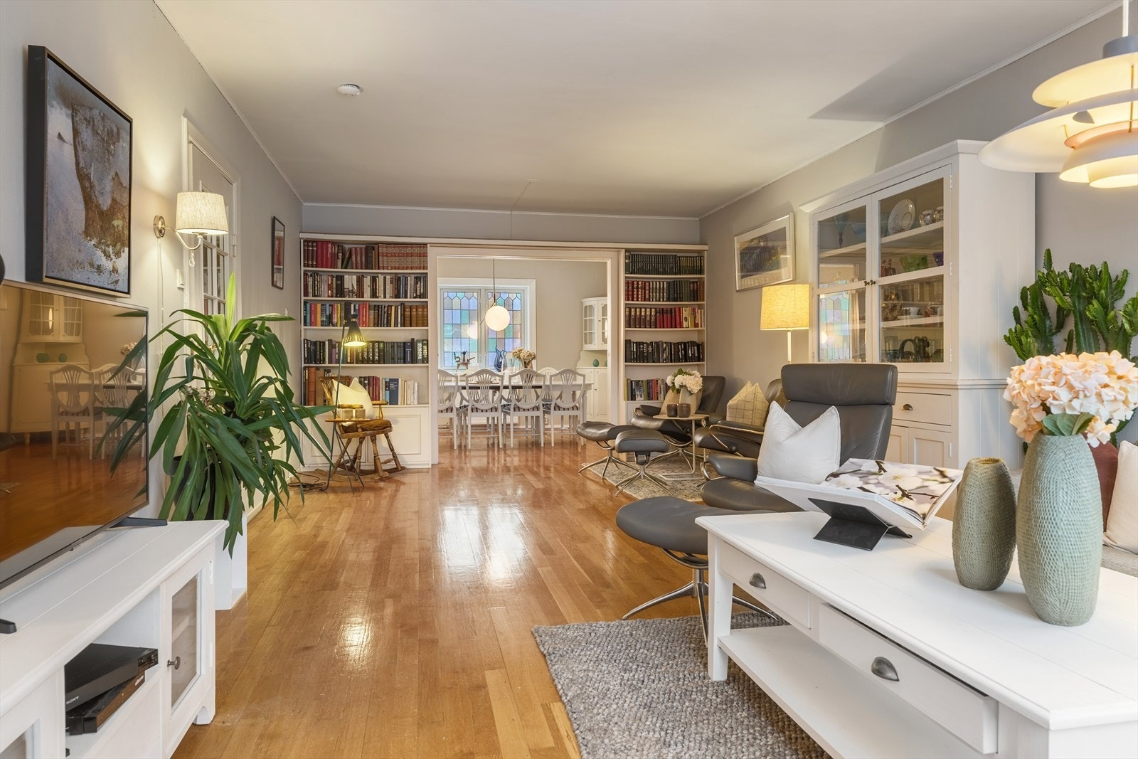 Leiligheten disponerer en kjellerbod på 8 m² og en loftsbod på 9 m² (gulvareal) Galleribilde