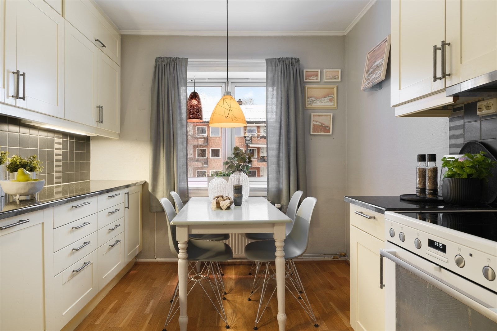 Det er god skap- og benkeplass Galleribilde