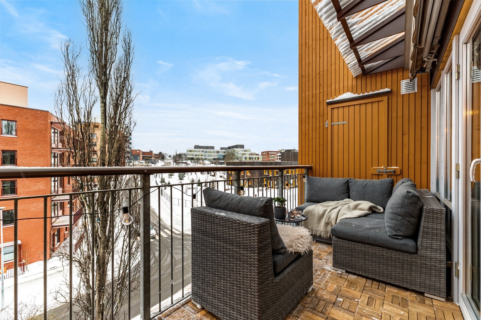 Stuen forlenges med en vestvendt balkong. Galleribilde