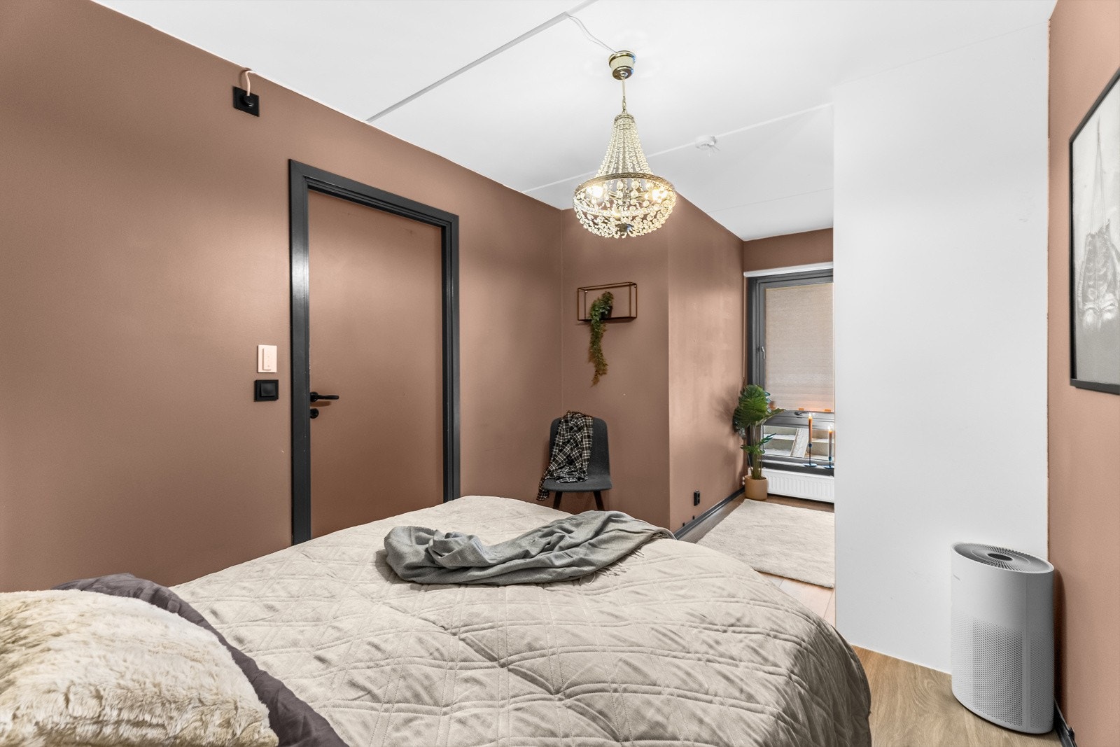 Her er også fargene malt i rolige, lune toner. Galleribilde