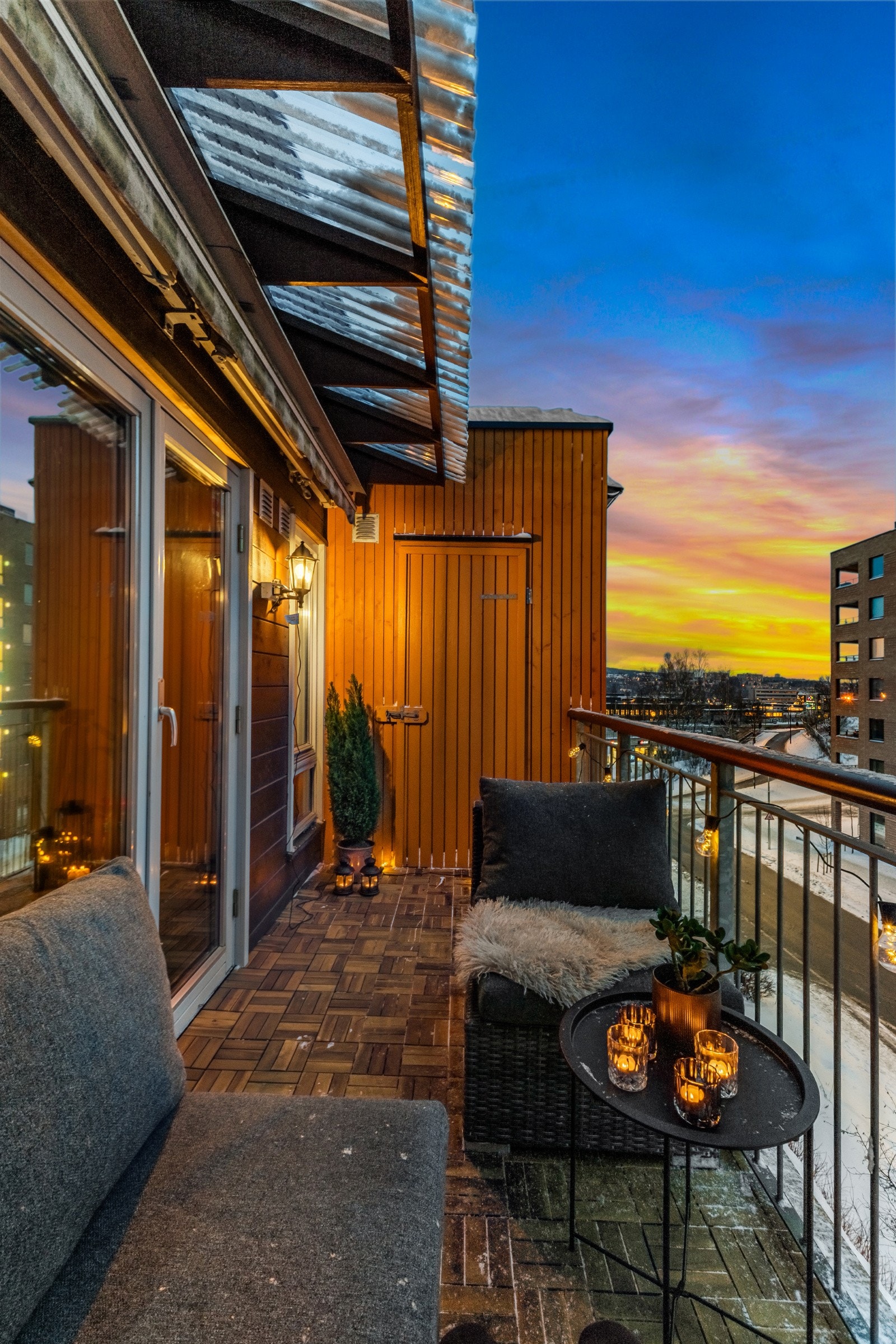 I sommerhalvåret vil balkongen fungere som en forlengelse av stuen. Galleribilde