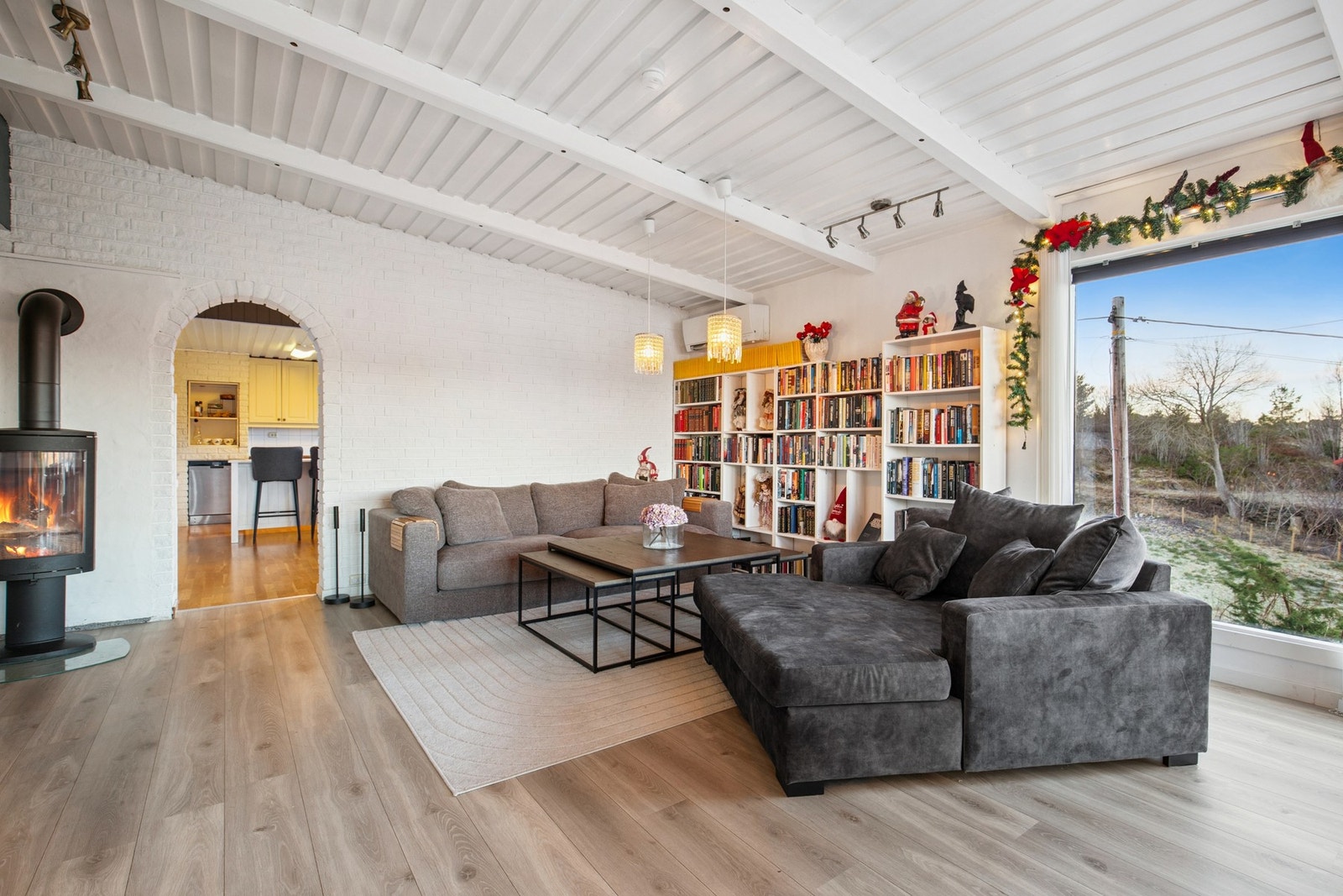 Komfortabel lounge med god plass til ønsket møblement Galleribilde