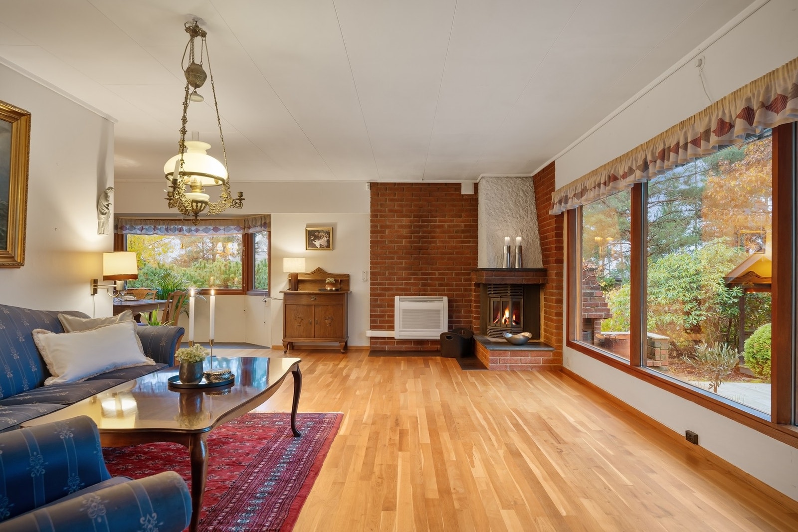 Innholdsrik bolig som har en stor stue. Galleribilde