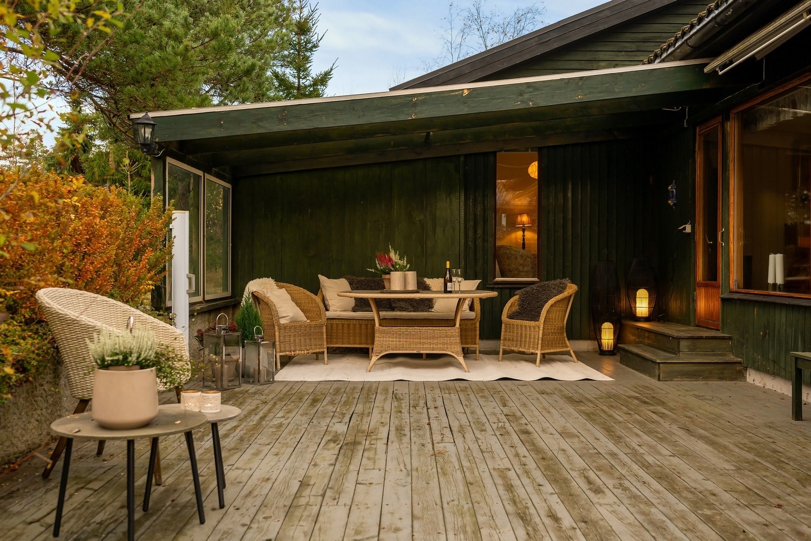 En uteplass som er perfekt for både avslapping og sosiale sammenkomster. Galleribilde