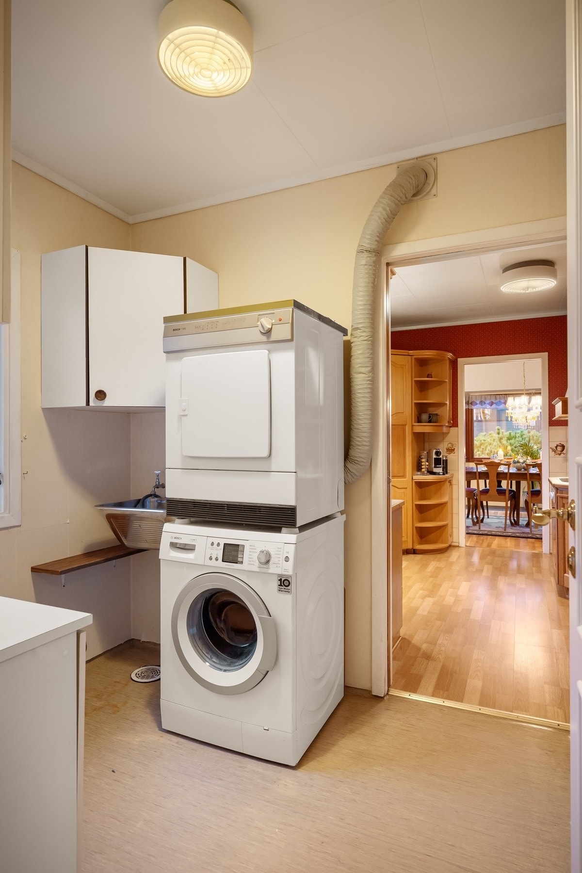 Vaskerommet ligger på innsiden av kjøkkenet. Galleribilde