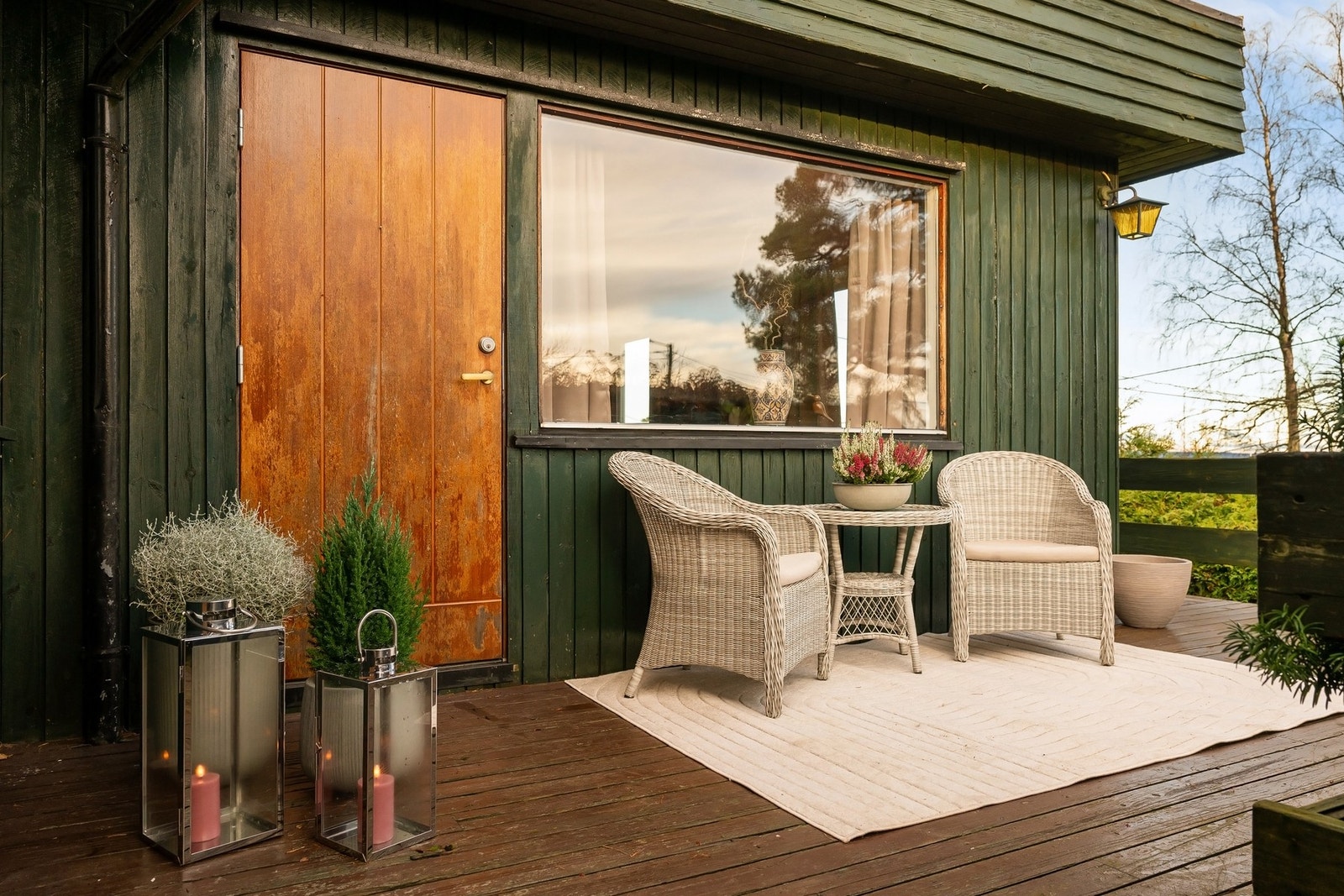 Hovedsoverommet har egen ytterdør ut til denne terrassen. Galleribilde