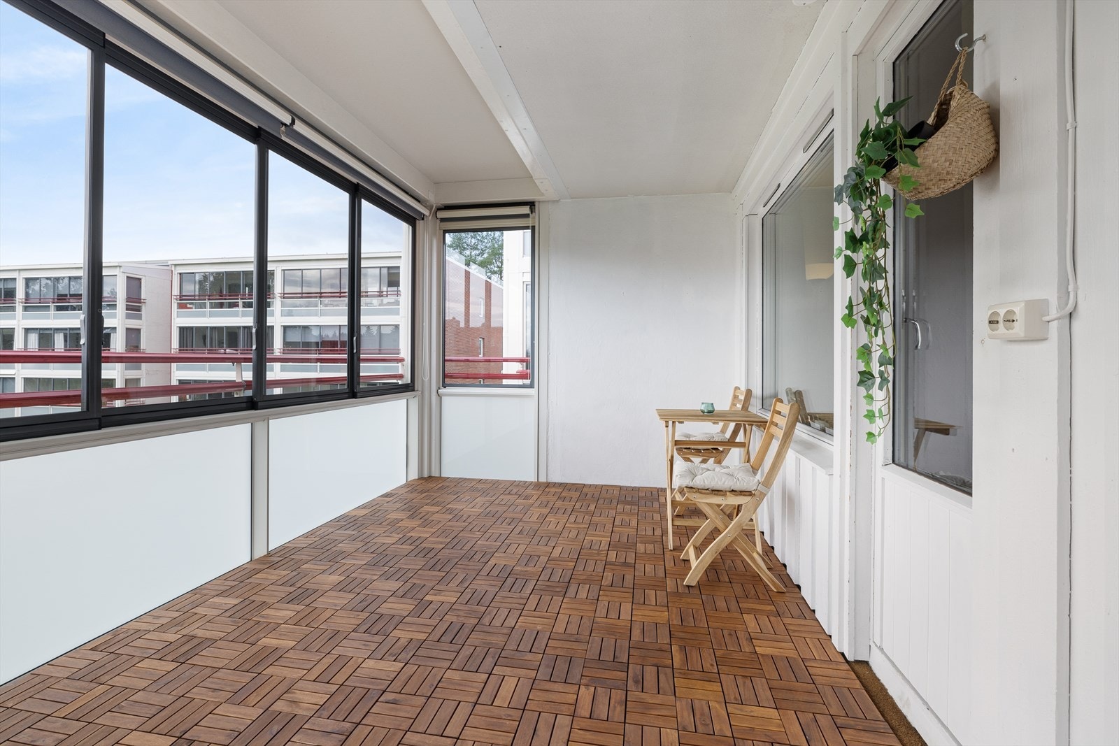 Innglasset ballkong. Galleribilde