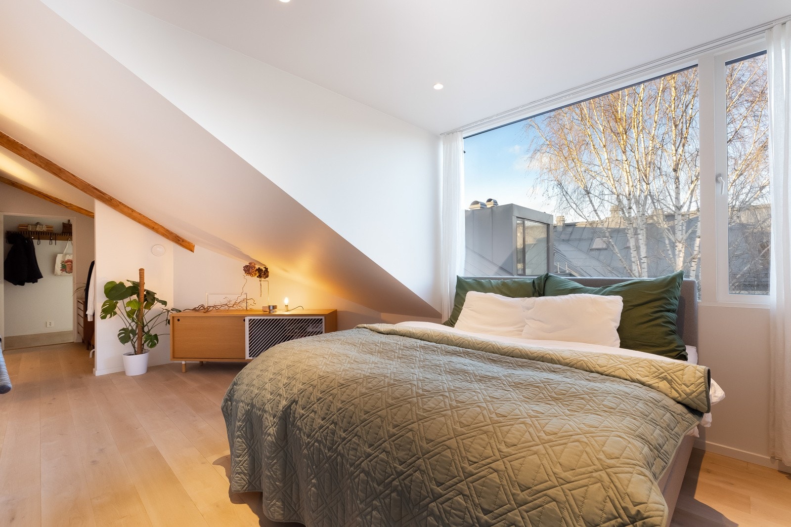 Hovedsoverommet har plass til dobbeltseng og øvrig møblement. Galleribilde