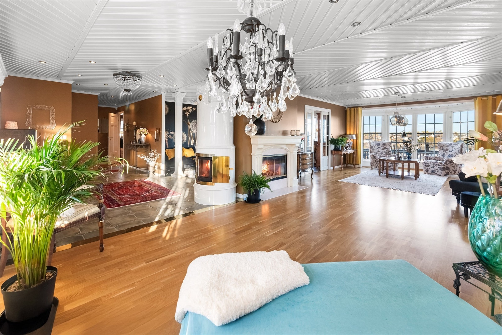 Her kan du flytte rett inn i en bolig der alle innvendig rom/tak ble malt i 2021 samtidig som hele fasaden/vinduer ble malt samme år Galleribilde