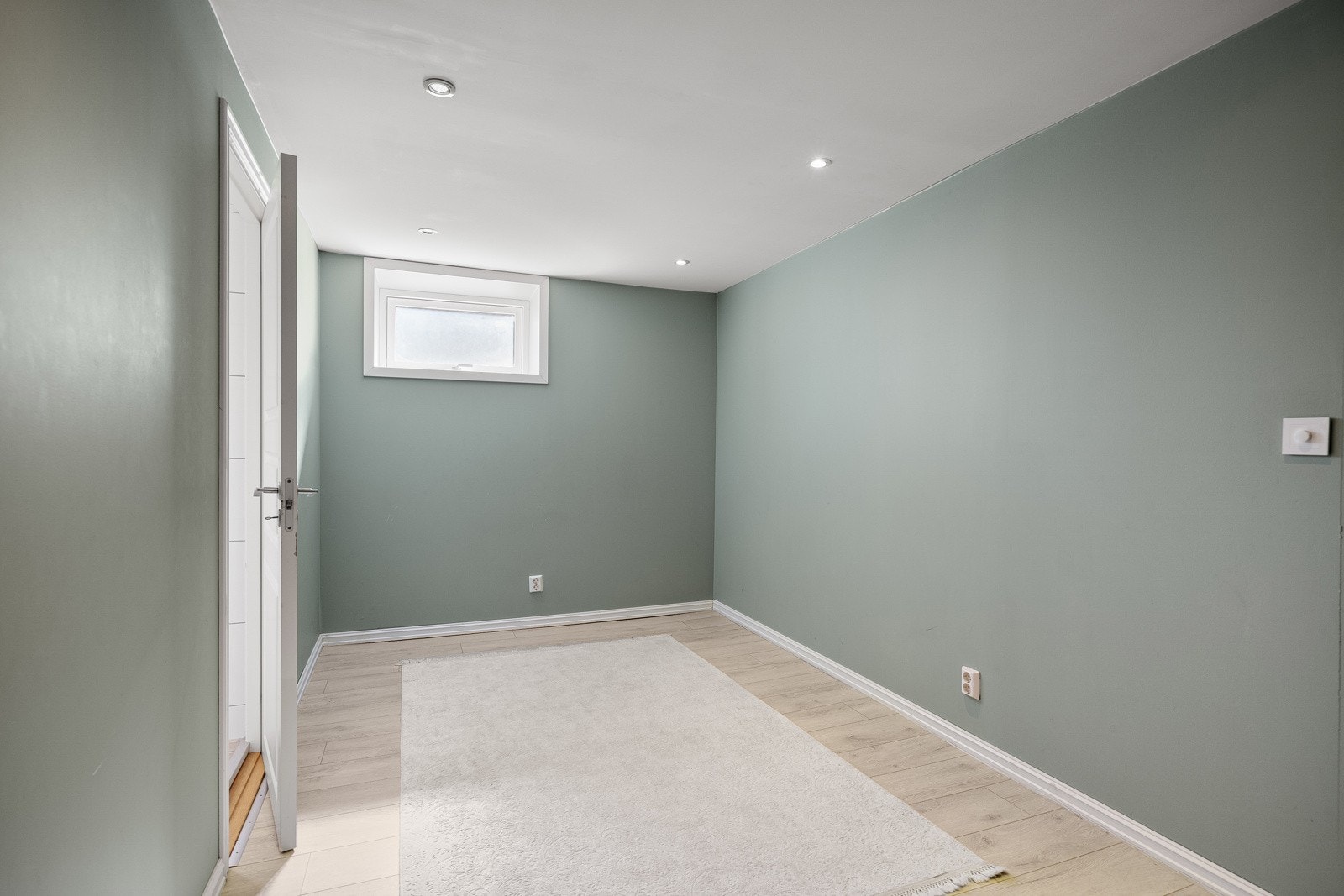 Kjellerstuen blir et fristed for barna, hvor man kan få litt avstand fra de voksne. Galleribilde