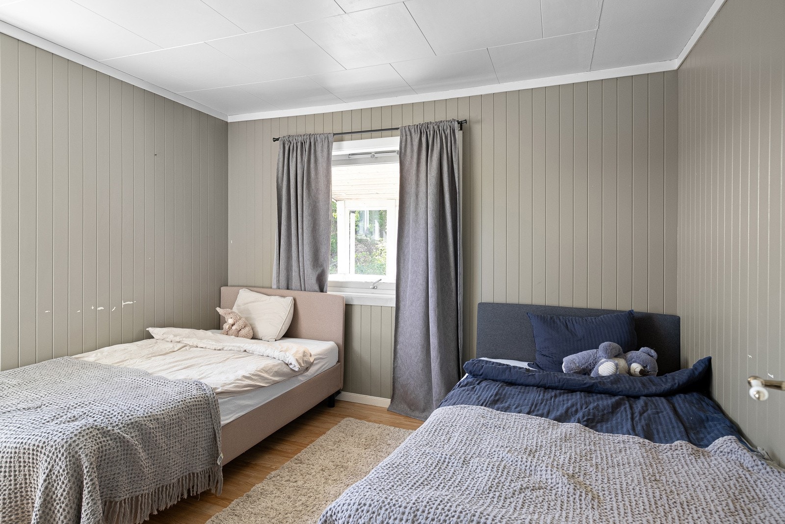 Boligen i andre etasje har to soverom. Galleribilde