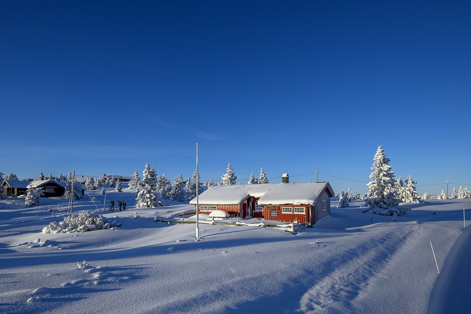 Veletablerte omgivelser på toppen . Sjusjøen-Pihl 738 ligger i flotte omgivelser. Galleribilde