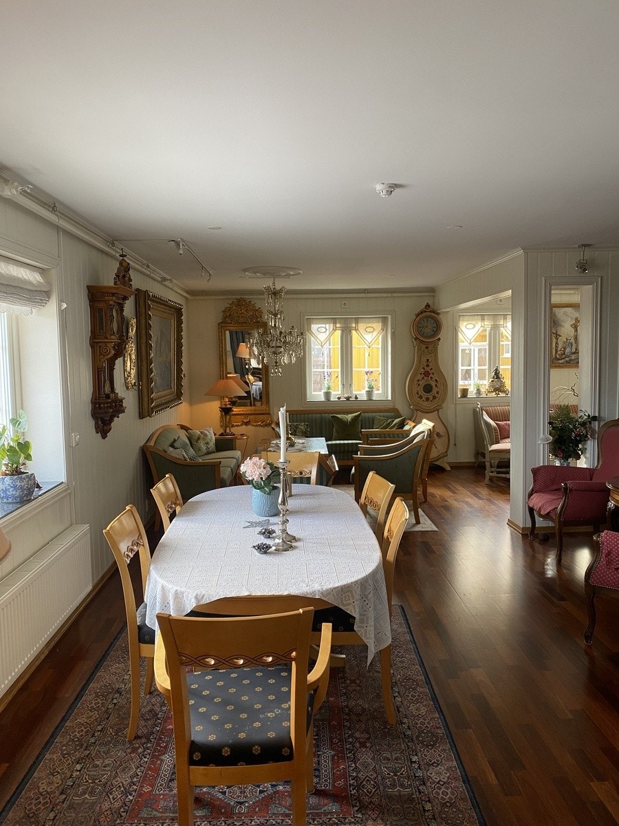 Sittegrupper, fullt møblert. Galleribilde