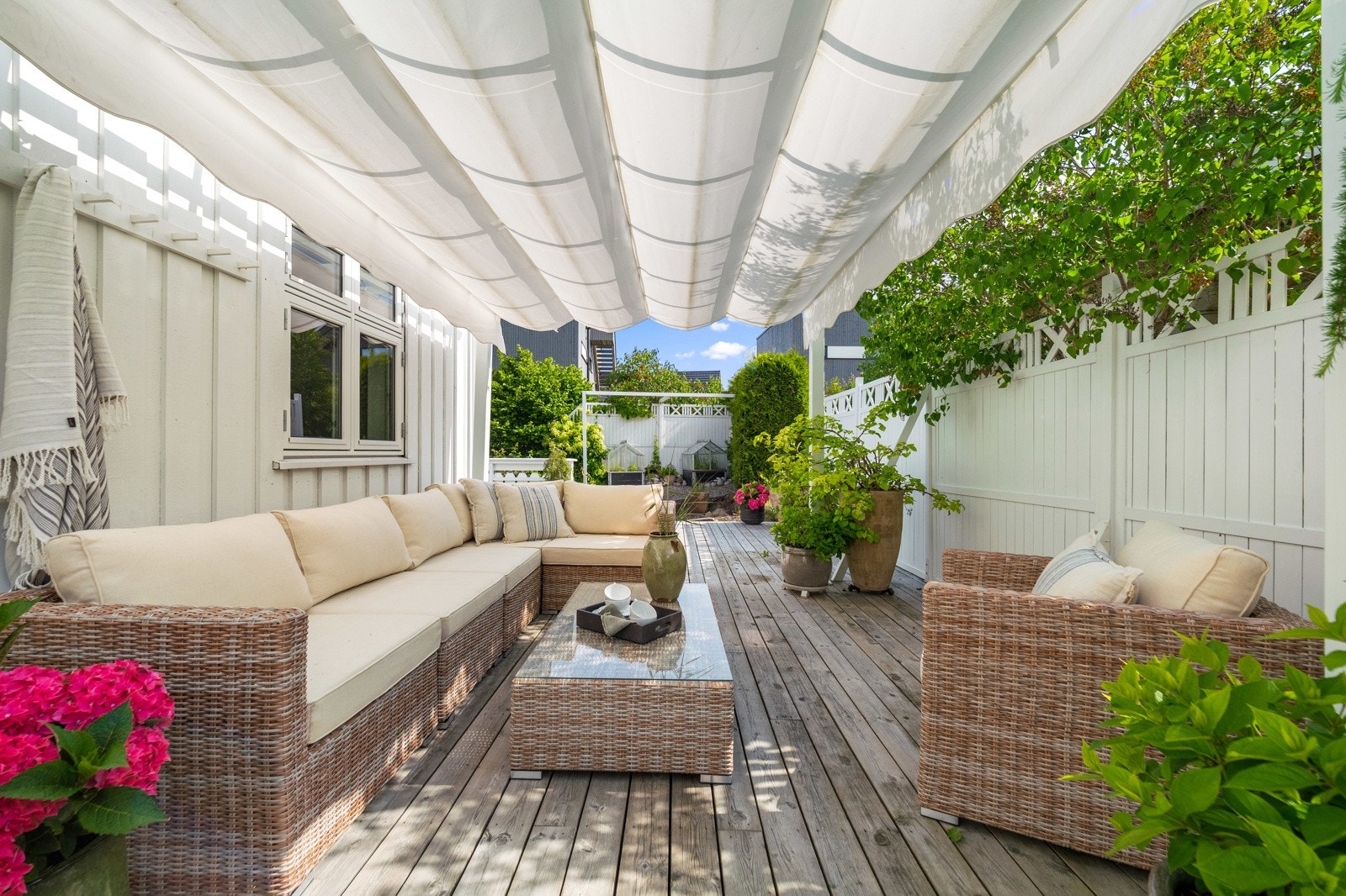 Med en god bok i skyggen? Galleribilde