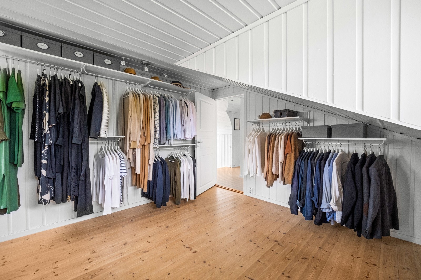 Soverom 2. Selger benytter dette til garderoberom. Galleribilde