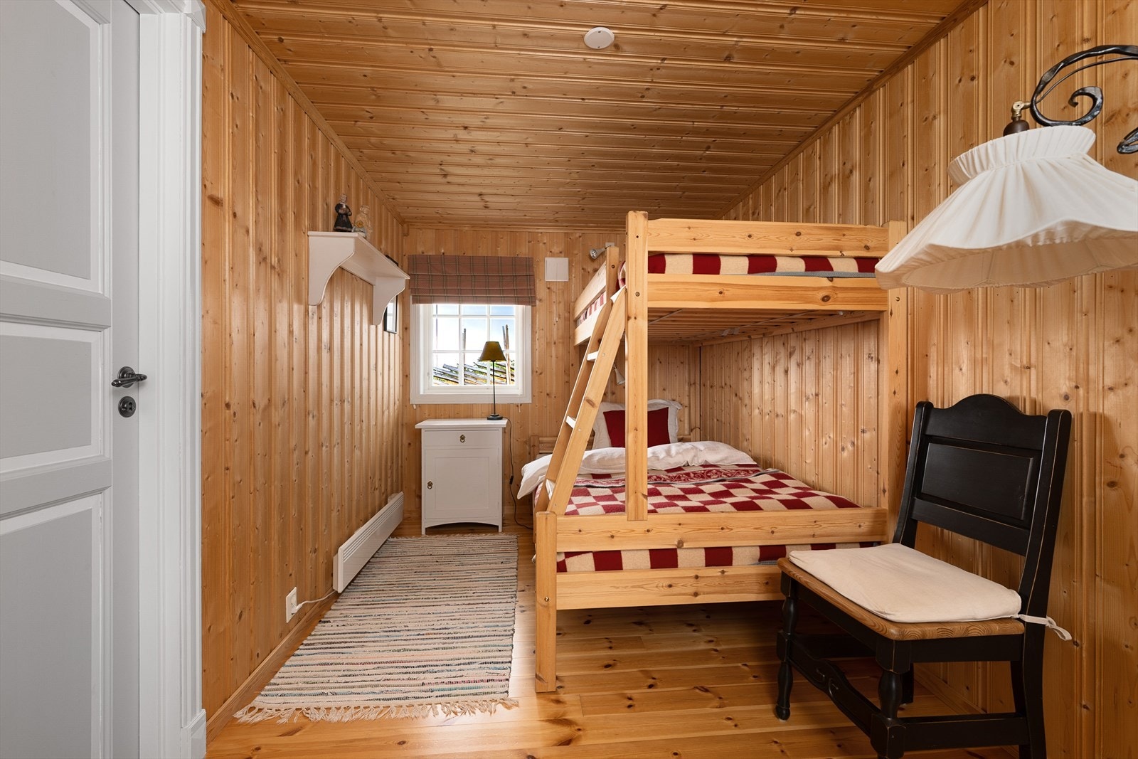 Soverom 3 innredet med familiekøye. Galleribilde