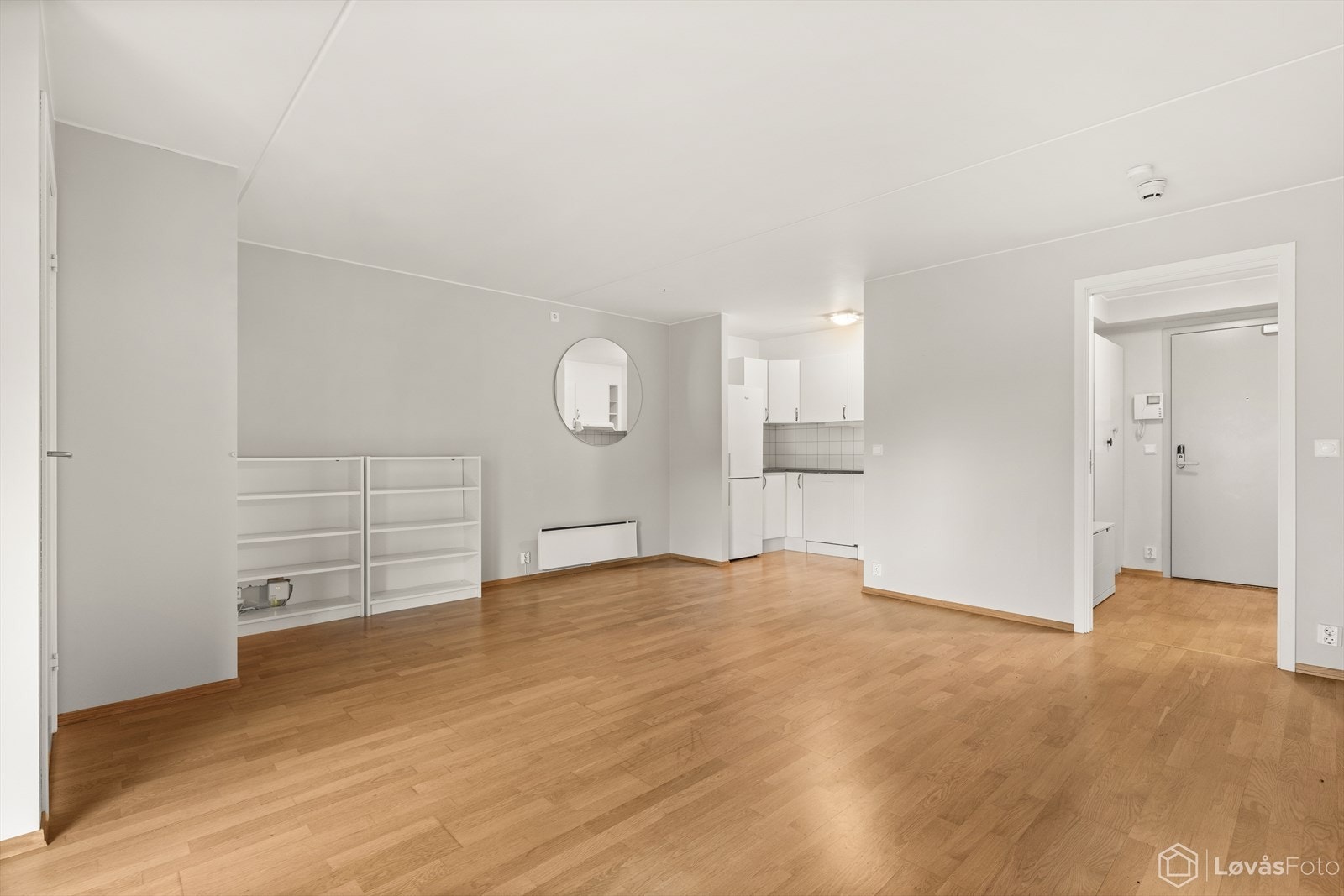 Stuen er av svært god størrelse. Her har du gode muligheter til å møblere etter eget ønske og sette ditt eget preg. Galleribilde