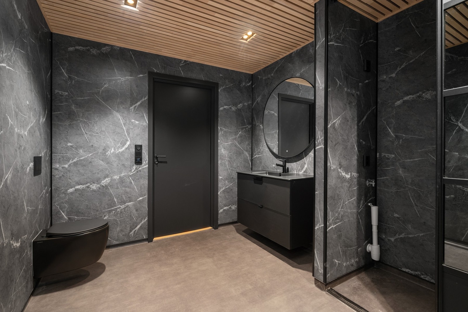 Det er også opplegg for vaskemaskin og tørketrommel på badet Galleribilde