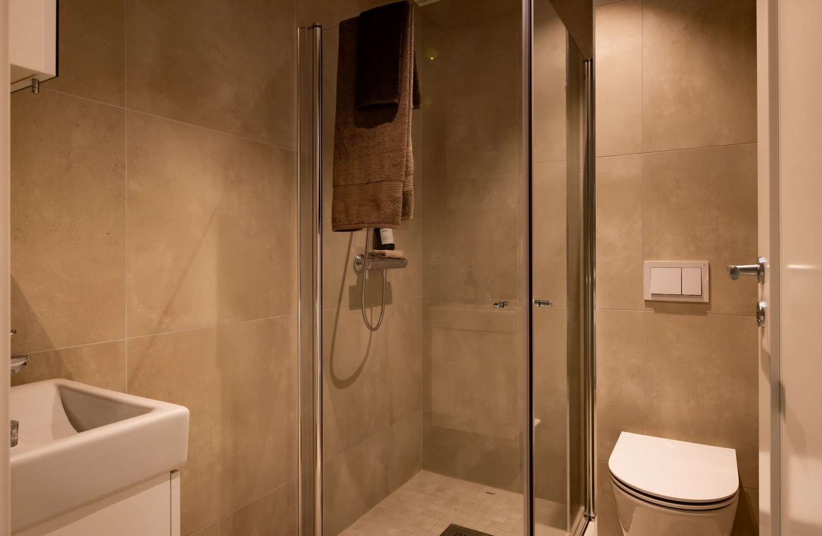 Baderom II som egner seg godt som gjestetoalett. Galleribilde