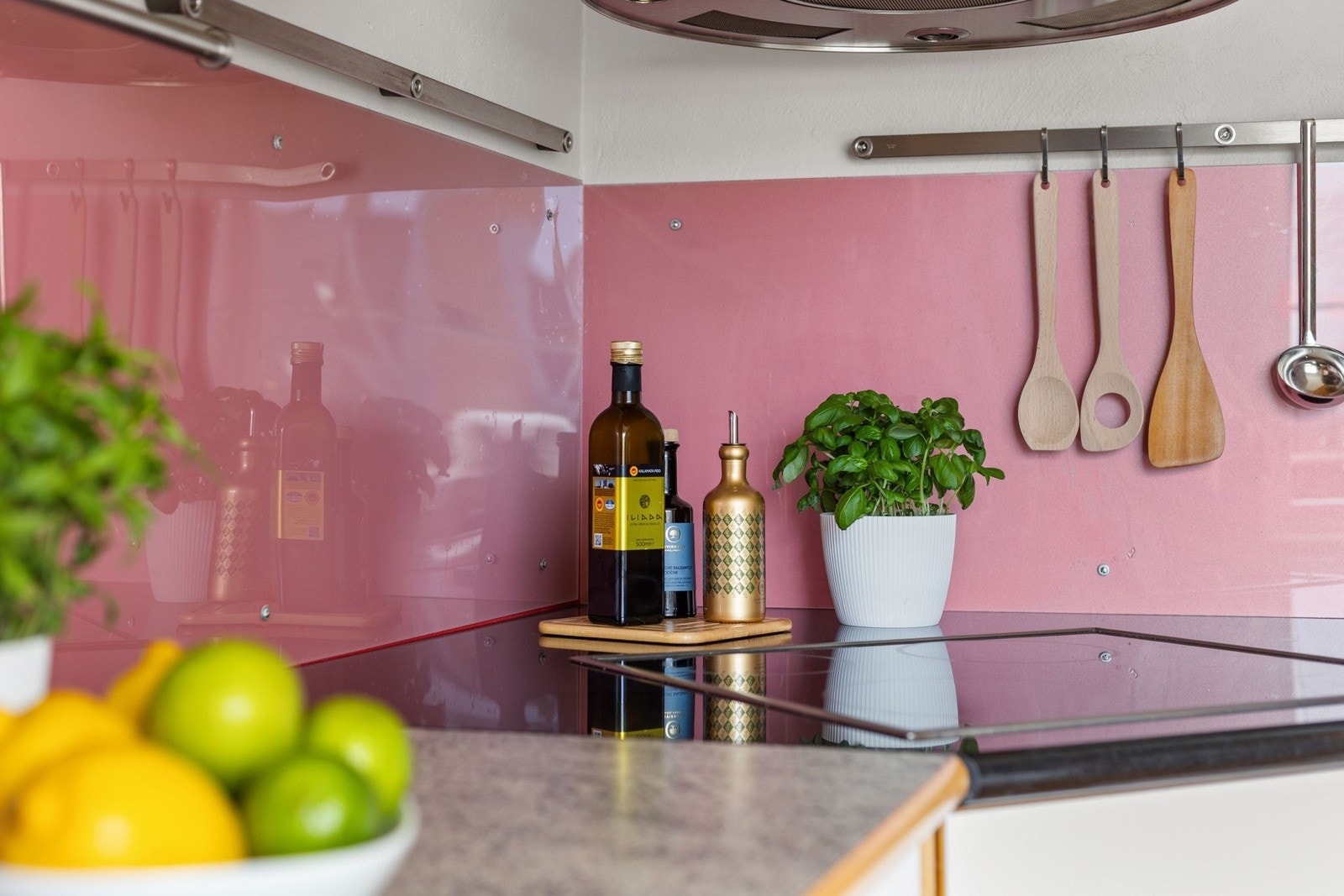 Praktisk og hyggelig løsning som dekker både hverdagsbehov og selskaper. Galleribilde