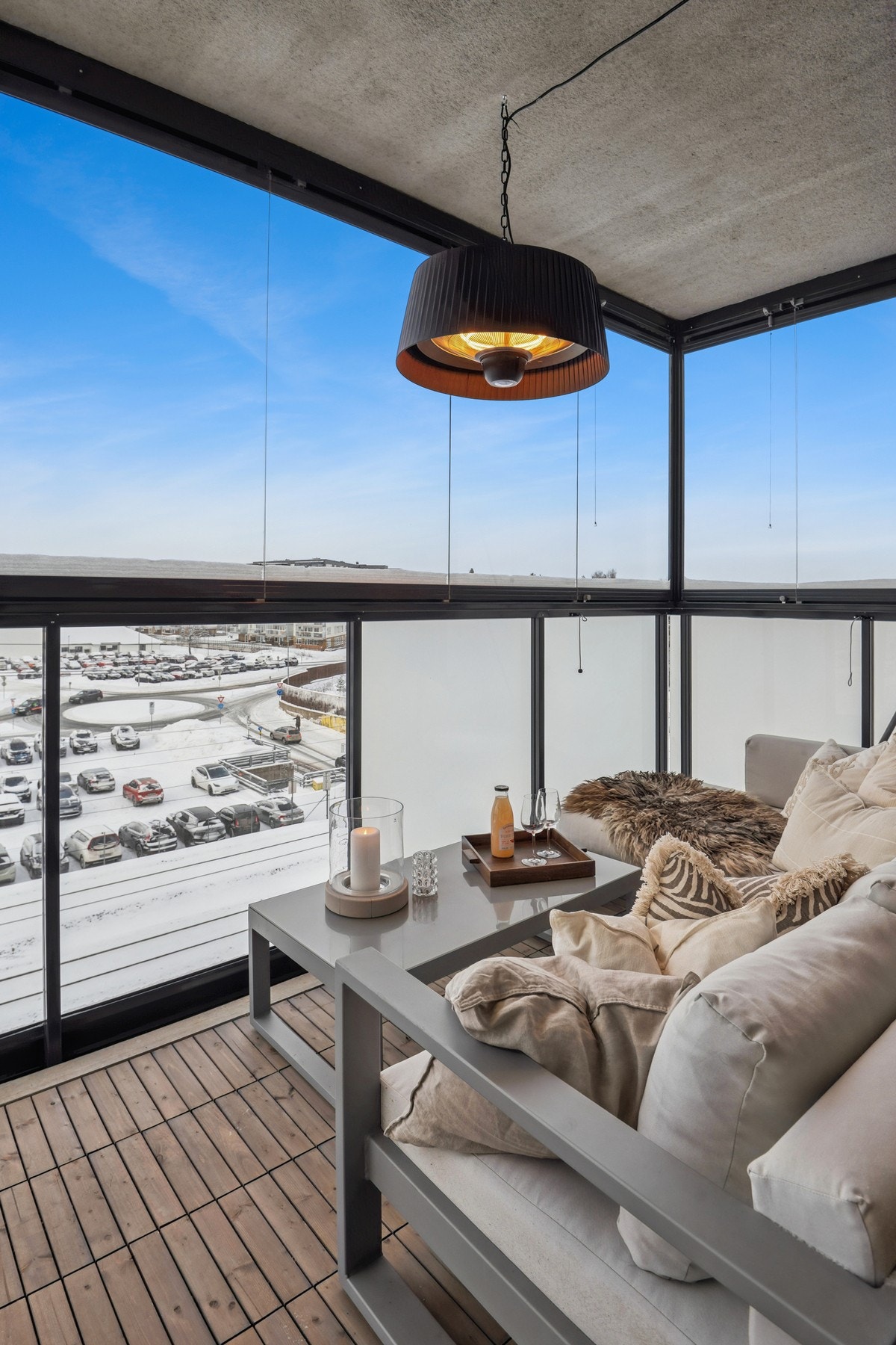 Balkongen har svært gode solforhold fra midt på dagen til solen går ned. Galleribilde