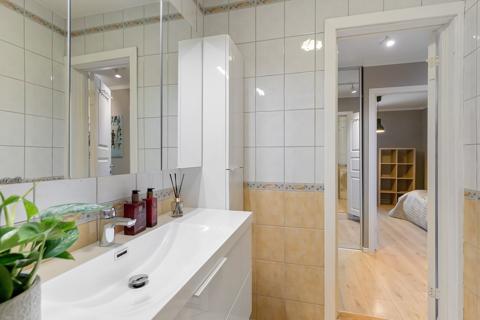 Flislagt bad med varmekabler (defekte). Galleribilde