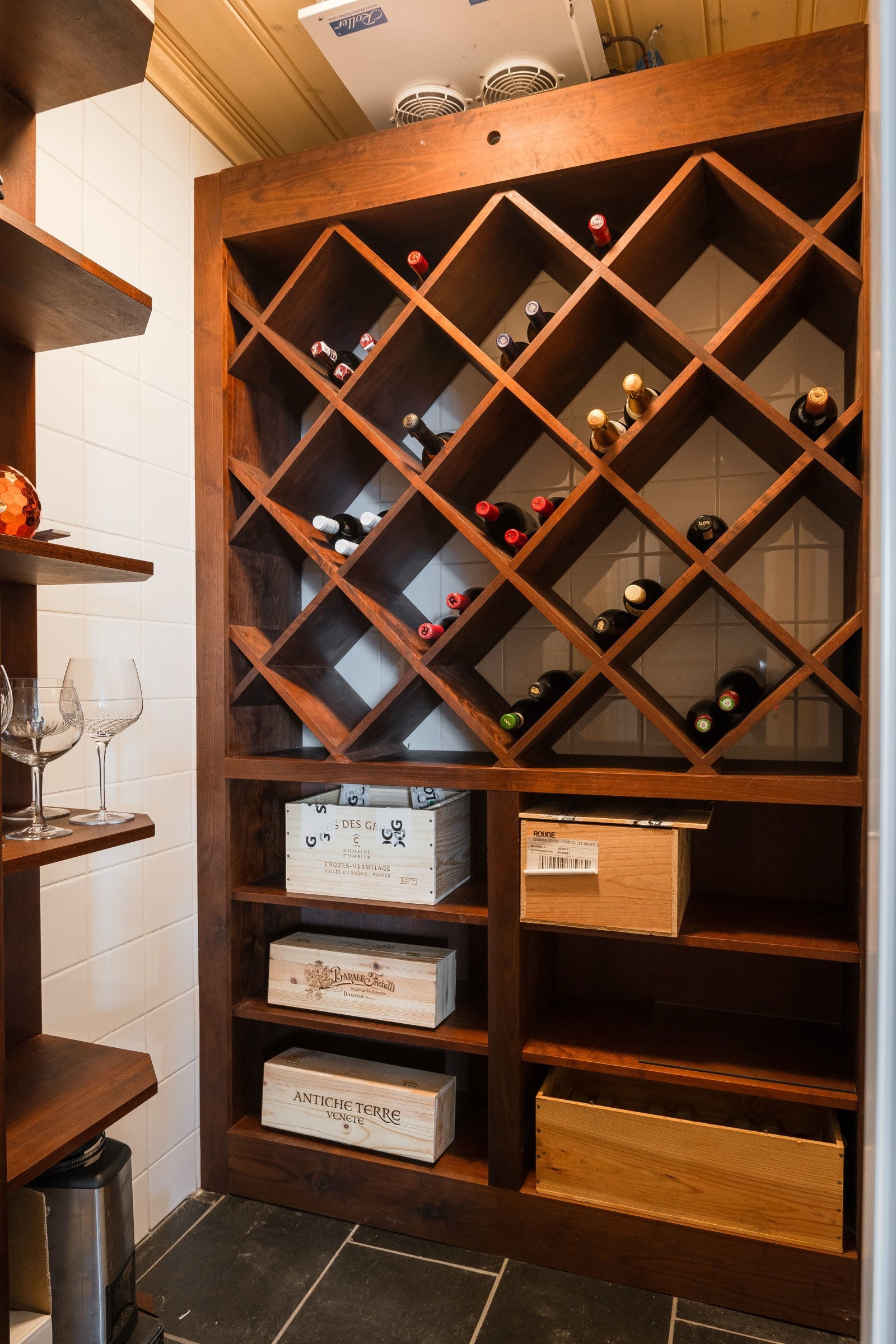 Vinrom i underetasjen Galleribilde