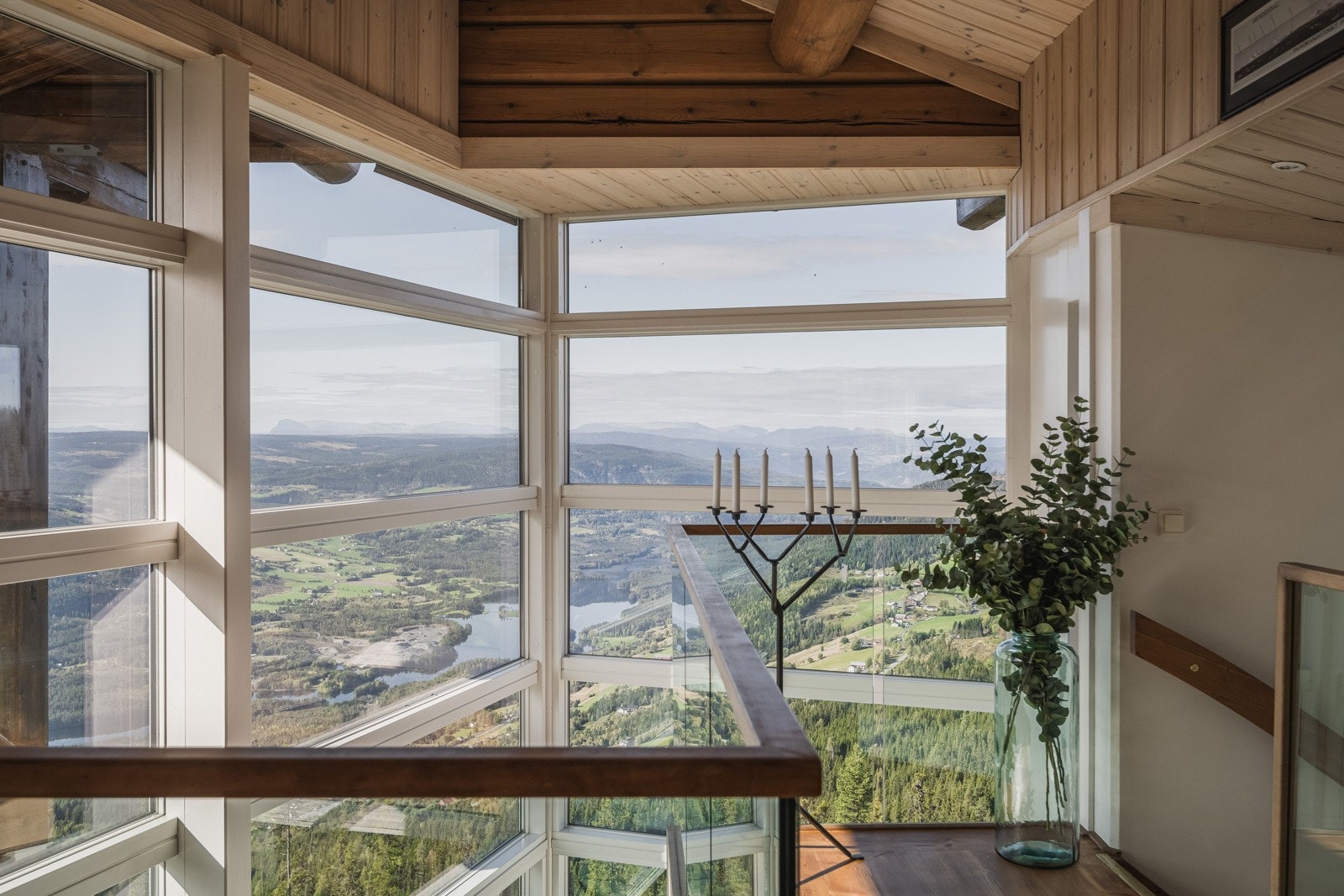 Adkomst ned til underetasjen fra spisestue Galleribilde