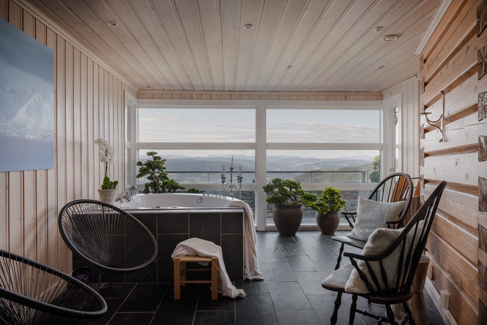 Spaavdeling med boblebad - ideelt for å skjemme bort deg selv etter en dag utendørs Galleribilde