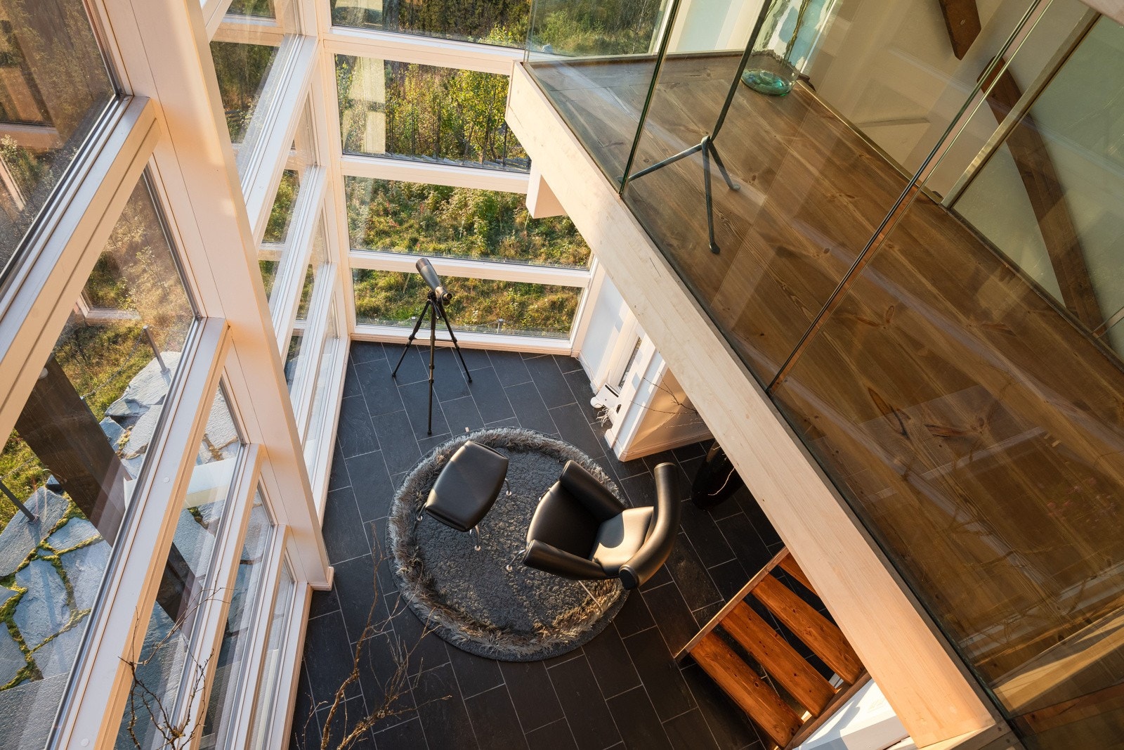 Åpent ned til stue og vinterhage Galleribilde