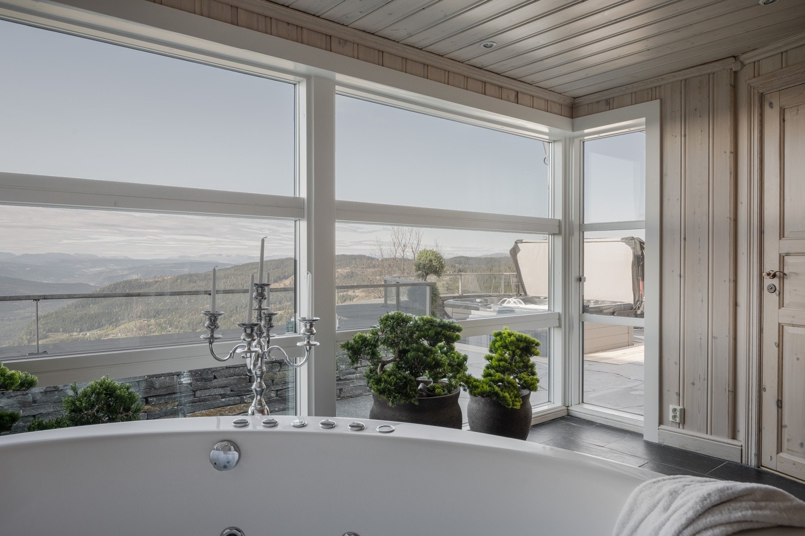 Den vakre utsikten kan nytes herfra også Galleribilde