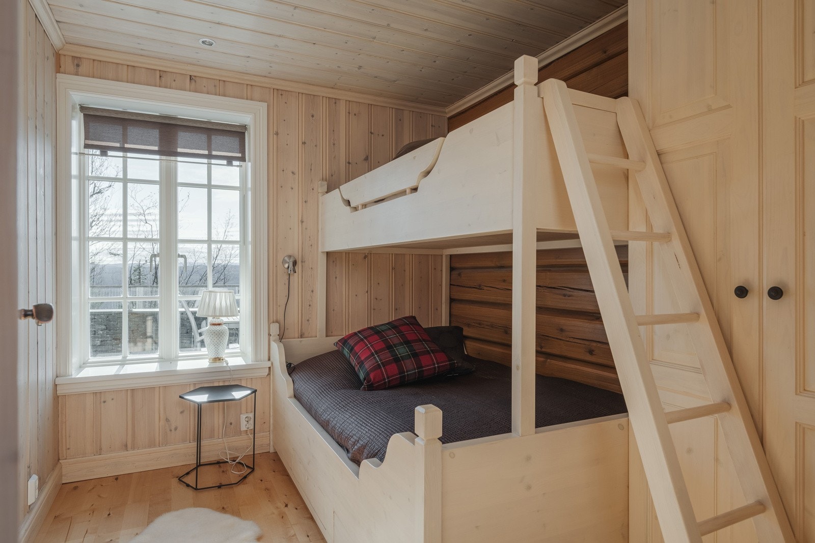 Dette rommet med familiekøyeseng Galleribilde