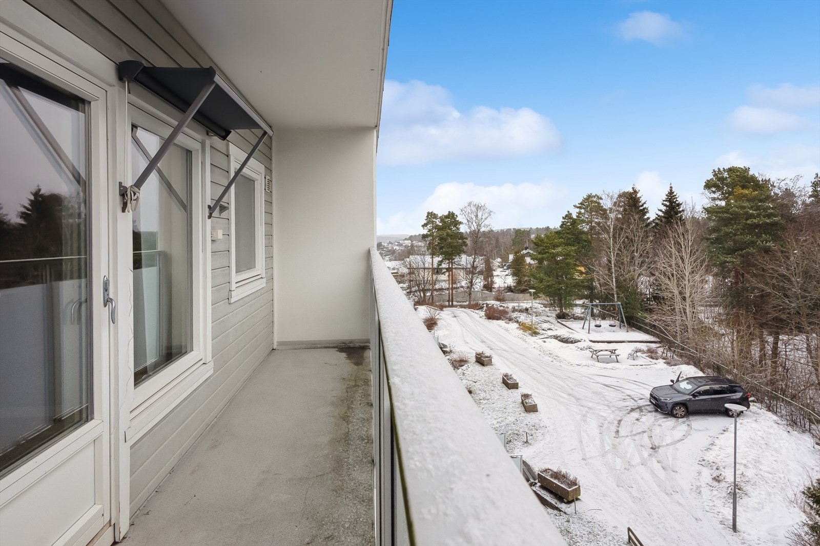 Overbygget veranda med adkomst fra spisestue. Her kan morgenkaffen nytes. Galleribilde