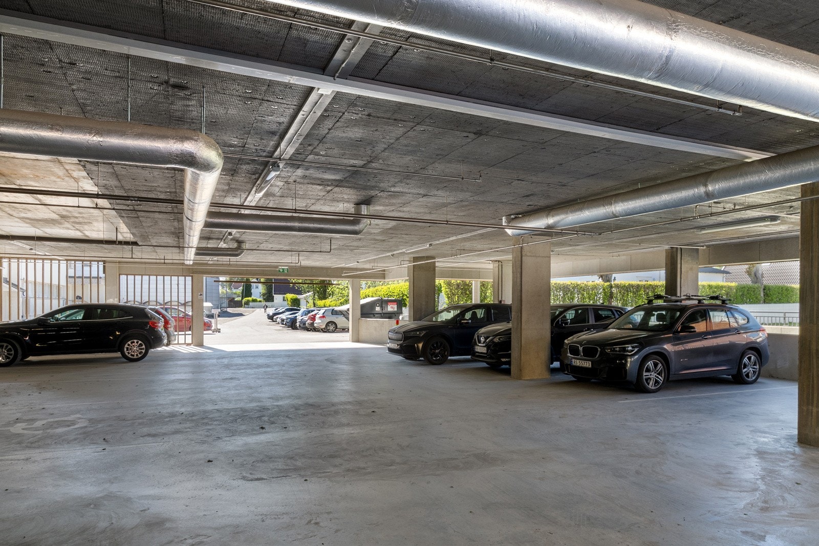 Leiligheten disponerer egen parkeringsplass under tak. Galleribilde